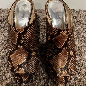 MICHAEL Michael Kors snakeskin mule heel. Size 8